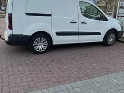 Weiß Gebraucht 2016 Citroën Berlingo Van / Kleinbus | 5.888 € (Guter Preis)