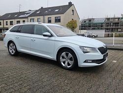 Weiß Gebraucht 2017 Skoda Superb Kombi | 9.900 € (Fairer Preis)