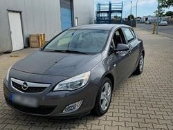 Braun Gebraucht 2012 Opel Astra Edition Limousine | 4.500 € (Fairer Preis)