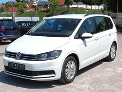 Weiß Gebraucht 2019 VW Touran Comfortline Van / Kleinbus | 21.950 € (Superpreis)