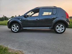 Grau Gebraucht 2011 Dacia Sandero Stepway Kleinwagen | 3.999 € (Fairer Preis)