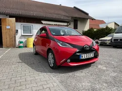 Rot Gebraucht 2018 Toyota Aygo X-play Kleinwagen | 6.999 € (Fairer Preis)