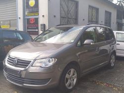 Grau Gebraucht 2009 VW Touran Van / Kleinbus | 5.999 € (Teuer)