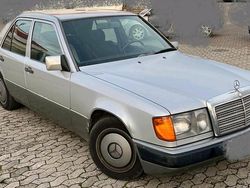 Silber Gebraucht 1989 Mercedes E250 Limousine | 3.900 €