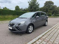 Grau Gebraucht 2016 Opel Zafira Tourer Edition Van / Kleinbus | 8.390 € (Etwas zu teuer)