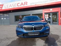 Blau Gebraucht 2024 BMW 530e Sport Line Kombi | 53.988 €