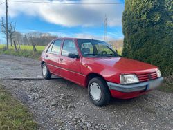 Rot Gebraucht 1998 Peugeot 205 Limousine | 1.150 €
