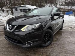 Schwarz Gebraucht 2016 Nissan Qashqai SUV | 15.200 € (Guter Preis)