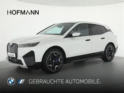 Mineralweiß metallic Gebraucht 2023 BMW iX Sport Line SUV | 52.890 € (Fairer Preis)