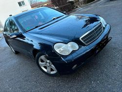 Blau Gebraucht 2001 Mercedes C180 Limousine | 550 €