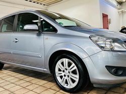 Silber Gebraucht 2009 Opel Zafira Van / Kleinbus | 3.000 € (Etwas zu teuer)