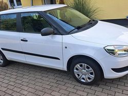 Weiß Gebraucht 2013 Skoda Fabia Kleinwagen | 5.100 € (Etwas zu teuer)