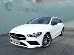 Weiß Gebraucht 2022 Mercedes CLA220 Shooting Brake Edition Kombi | 52.990 €