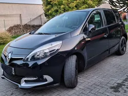 Schwarz Gebraucht 2015 Renault Scénic III LIMITED Van / Kleinbus | 8.700 € (Fairer Preis)