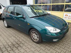 Grün Gebraucht 2002 Ford Focus Ghia Limousine | 2.900 € (Fairer Preis)