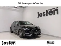 Midnight schwarz metallic Gebraucht 2022 Seat Leon Beats Limousine | 26.990 € (Guter Preis)