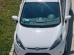 Weiß Gebraucht 2009 Ford Fiesta Kleinwagen | 1.650 €