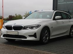 Weiß Gebraucht 2022 BMW 320e Kombi | 27.440 € (Guter Preis)