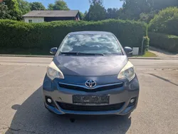 Grau Gebraucht 2012 Toyota Verso-S Multidrive S Van / Kleinbus | 5.499 € (Guter Preis)