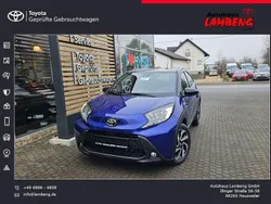Beige Gebraucht 2024 Toyota Aygo Team Kleinwagen | 18.870 € (Etwas zu teuer)