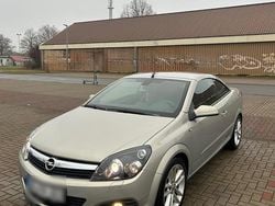 Grau Gebraucht 2006 Opel Astra Cabriolet Cabrio | 6.500 €