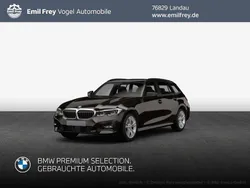 Saphirschwarz metallic Gebraucht 2022 BMW 330e M Sport Kombi | 32.490 € (Guter Preis)