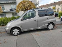 Silber Gebraucht 2002 Toyota Yaris Verso Van / Kleinbus | 2.450 € (Etwas zu teuer)