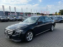 Schwarz Gebraucht 2016 Mercedes E220 Avantgarde Limousine | 13.800 €