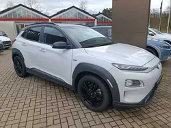 Chalk white / phantom black ro (schwarz) Gebraucht 2021 Hyundai Kona Style SUV | 27.890 € (Teuer)