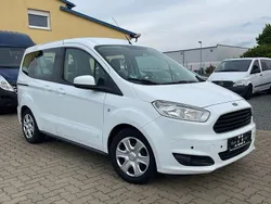 Weiß Gebraucht 2016 Ford Tourneo Courier Trend Van / Kleinbus | 4.999 € (Etwas zu teuer)
