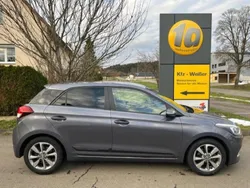 Grau Gebraucht 2016 Hyundai i20 YES! Limousine | 9.999 € (Fairer Preis)