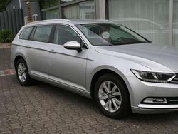 Reflexsilber metallic Gebraucht 2016 VW Passat Comfortline Kombi | 17.649 €