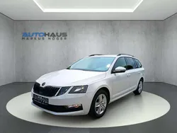 Bila candy/candyweiss Gebraucht 2020 Skoda Octavia Tour Kombi | 21.890 € (Fairer Preis)