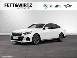 Weiss Gebraucht 2024 BMW i5 M Sport Limousine | 55.555 € (Guter Preis)
