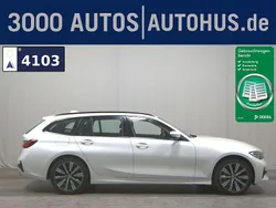 Mineralweiss metallic (metallic) Gebraucht 2020 BMW 330 Sport Line Kombi | 25.480 € (Guter Preis)