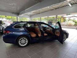 Blau Gebraucht 2023 BMW 520 Kombi | 33.999 € (Guter Preis)