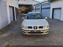 Gelb Gebraucht 2003 Seat Leon Stella Limousine | 1.200 € (Fairer Preis)