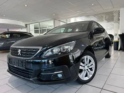 Lackierung schwarz perla nera/me Gebraucht 2020 Peugeot 308 Active Kombi | 10.980 € (Guter Preis)