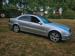 Silber Gebraucht 2004 Mercedes E220 Limousine | 3.300 € (Fairer Preis)