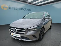 Grau Gebraucht 2019 Mercedes B250 Van / Kleinbus | 28.299 € (Teuer)