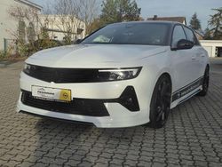 Arktis weiß Gebraucht 2024 Opel Astra GS Line Limousine | 29.995 €
