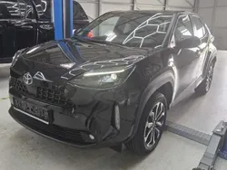 Schwarz Gebraucht 2023 Toyota Yaris Cross Team SUV | 22.999 € (Guter Preis)