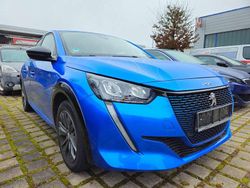 Vertigoblau metallic Gebraucht 2022 Peugeot e-208 Active Kleinwagen | 16.990 € (Fairer Preis)