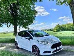 Grau Gebraucht 2016 Ford Fiesta ST200 Kleinwagen | 10.500 € (Fairer Preis)