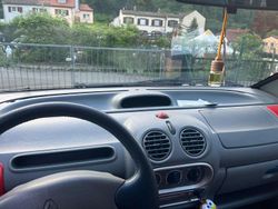 Rot Gebraucht 2004 Renault Twingo Initiale Kleinwagen | 2.750 € (Etwas zu teuer)