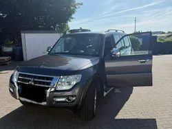 Grau Gebraucht 2015 Mitsubishi Pajero SUV | 19.599 € (Guter Preis)