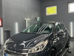 Grau Gebraucht 2017 Peugeot 208 Kleinwagen | 9.299 €