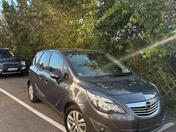 Silber Gebraucht 2012 Opel Meriva Van / Kleinbus | 2.600 € (Fairer Preis)