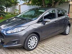 Grau Gebraucht 2016 Ford Fiesta Celebration Kleinwagen | 7.990 € (Fairer Preis)