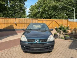 Grün Gebraucht 2005 Renault Clio II Kleinwagen | 800 €